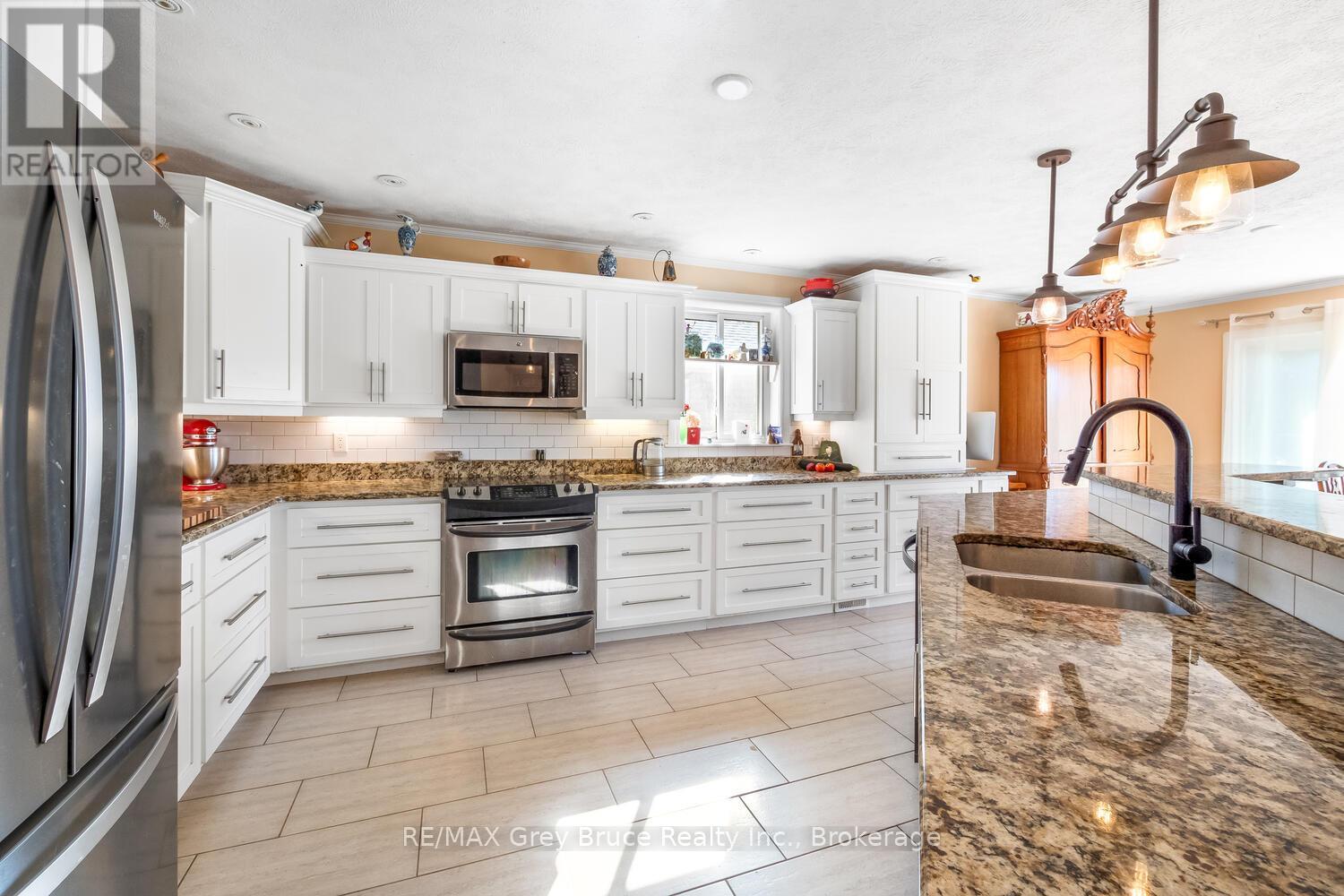 958 Highland Street, Saugeen Shores, Ontario  N0H 2C2 - Photo 9 - X12682612