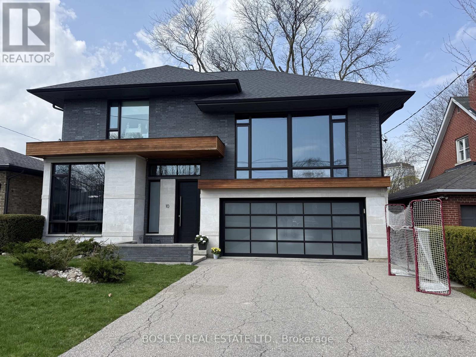 10 GRAYSTONE GARDENS, Toronto, Ontario