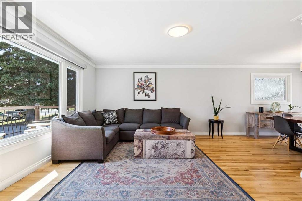 734 Oakhill Place SW, Calgary, Alberta  T2V 3X9 - Photo 4 - A2299715