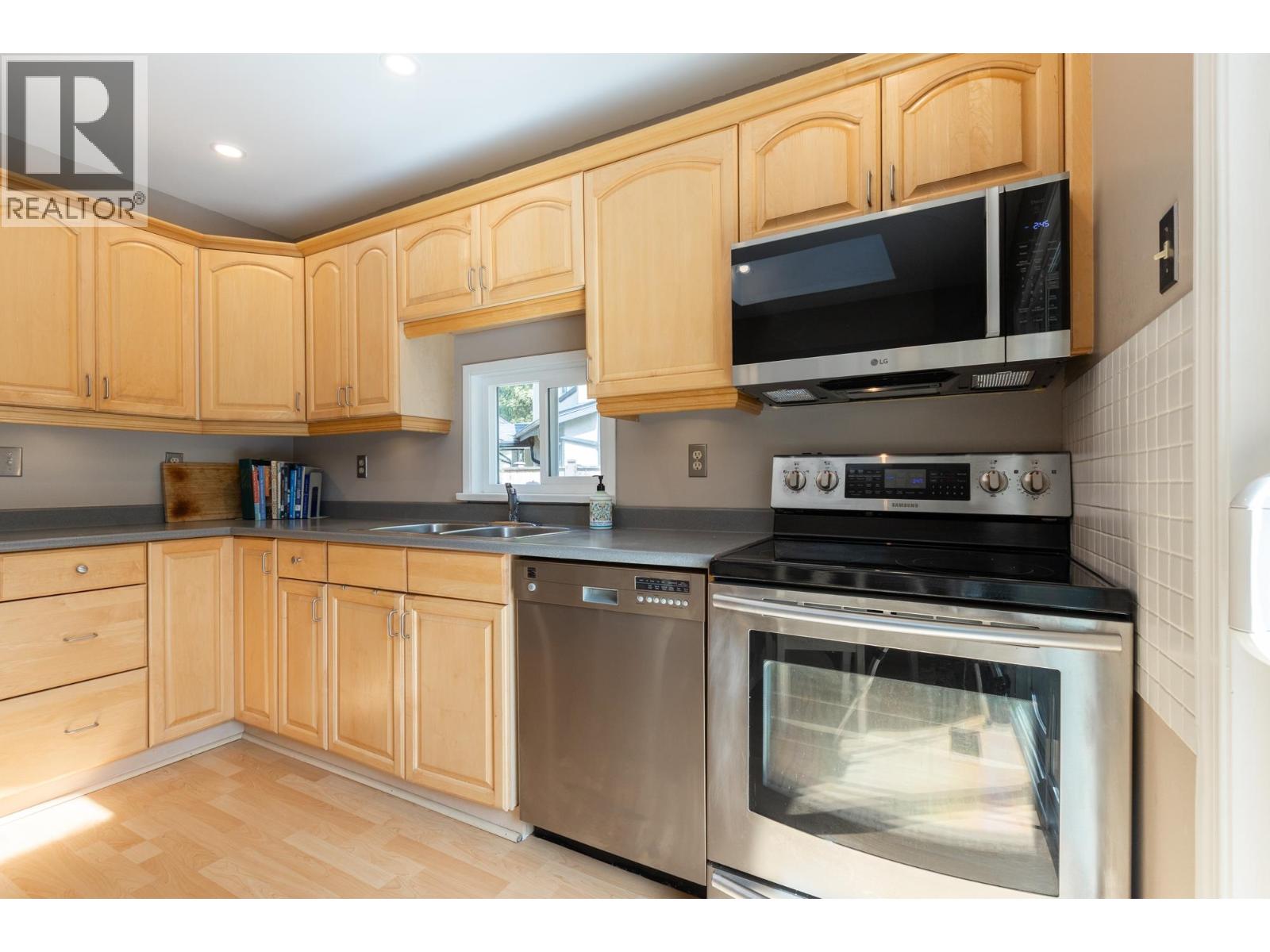 1884 Bluff Way, Coquitlam, British Columbia  V3E 1J2 - Photo 11 - R3116772