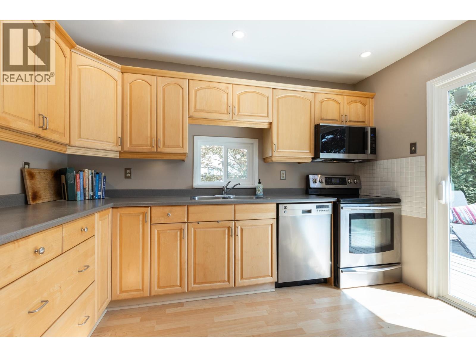 1884 Bluff Way, Coquitlam, British Columbia  V3E 1J2 - Photo 12 - R3116772