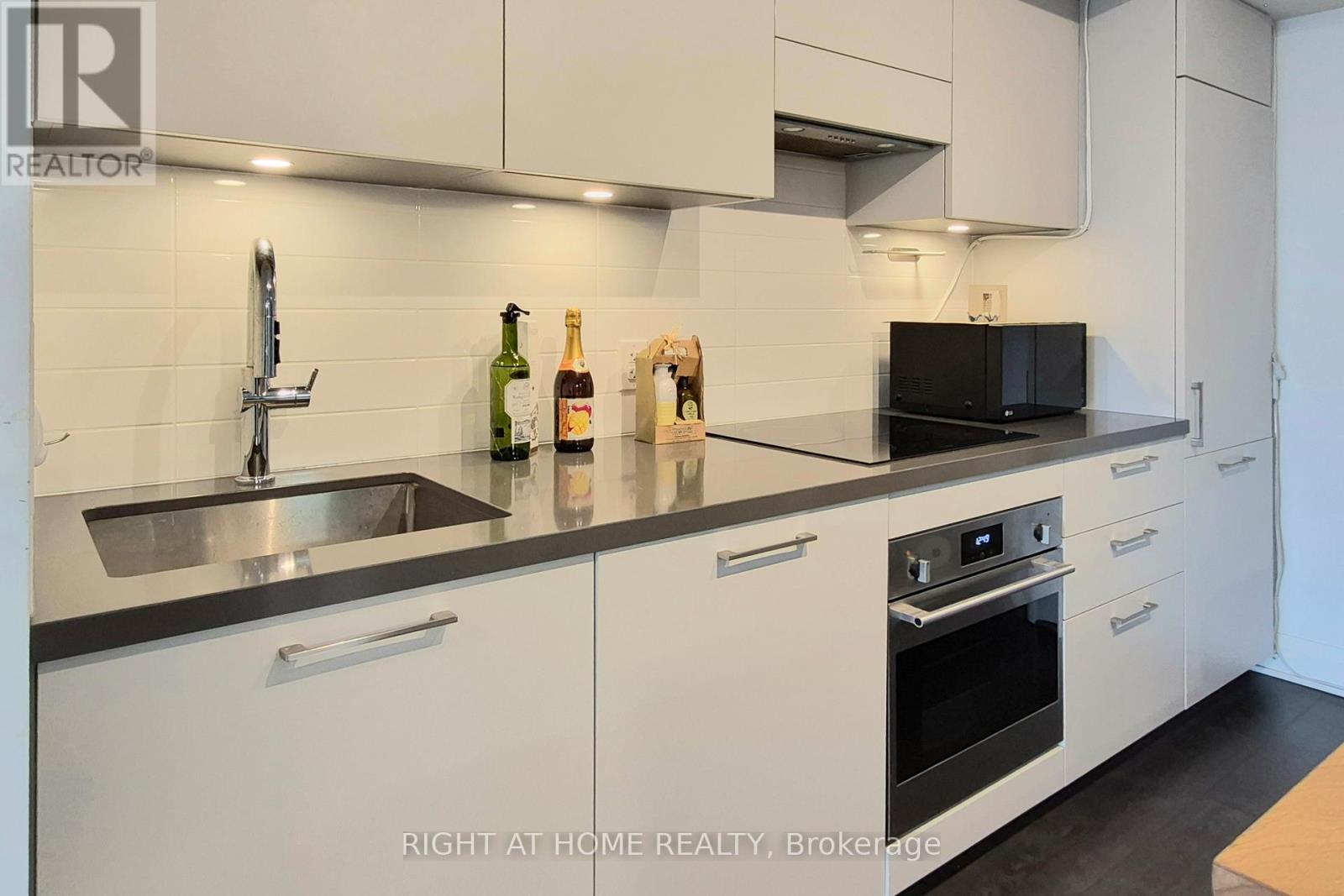 319 - 33 Frederick Todd Way W, Toronto, Ontario  M4G 0C9 - Photo 3 - C13055260