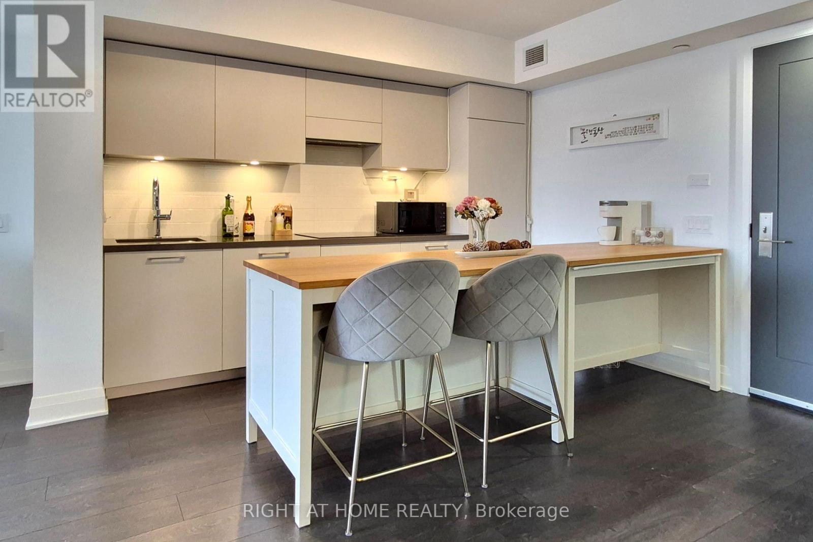 319 - 33 Frederick Todd Way W, Toronto, Ontario  M4G 0C9 - Photo 4 - C13055260