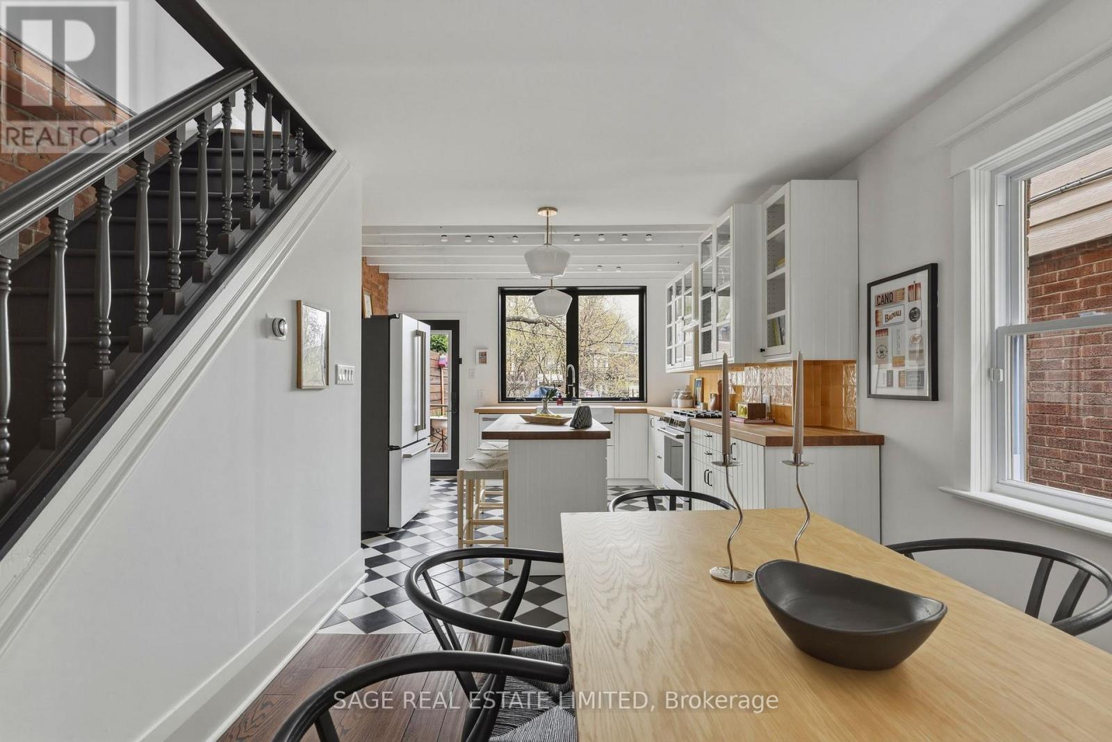 31 GLENMORE ROAD, Toronto, Ontario