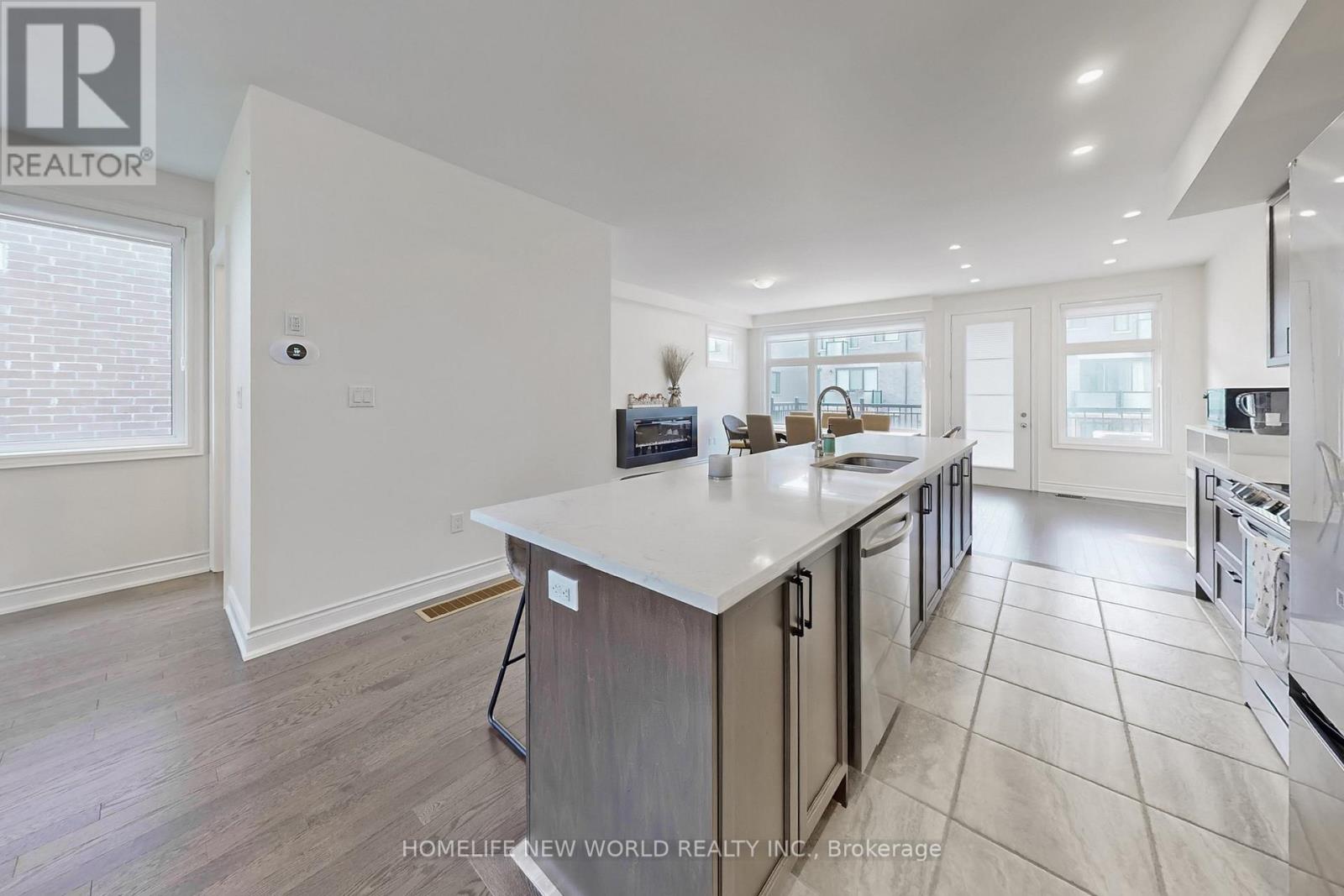 18 Bennington Road, Newmarket, Ontario  L3X 0M8 - Photo 13 - N13055296