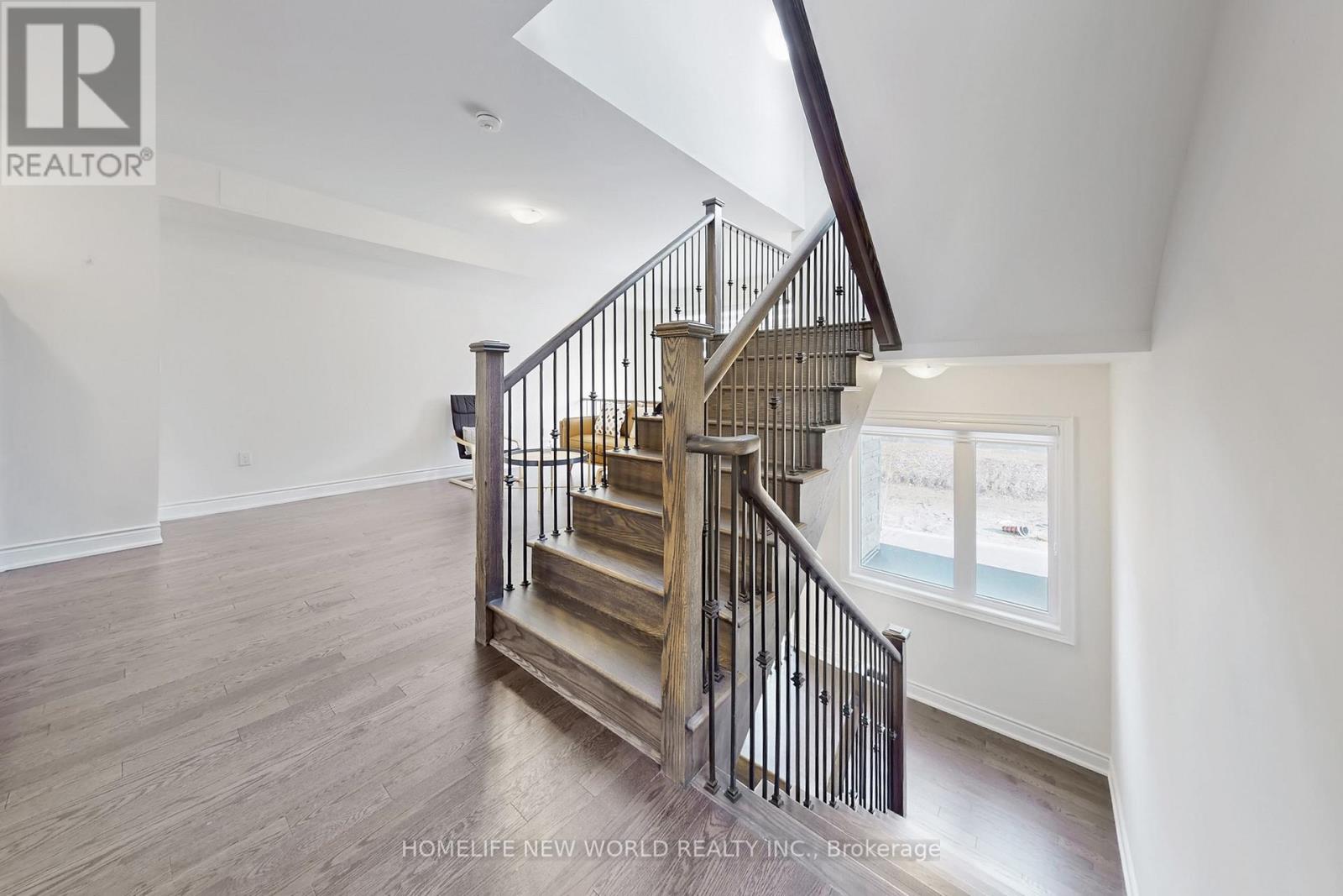 18 Bennington Road, Newmarket, Ontario  L3X 0M8 - Photo 18 - N13055296