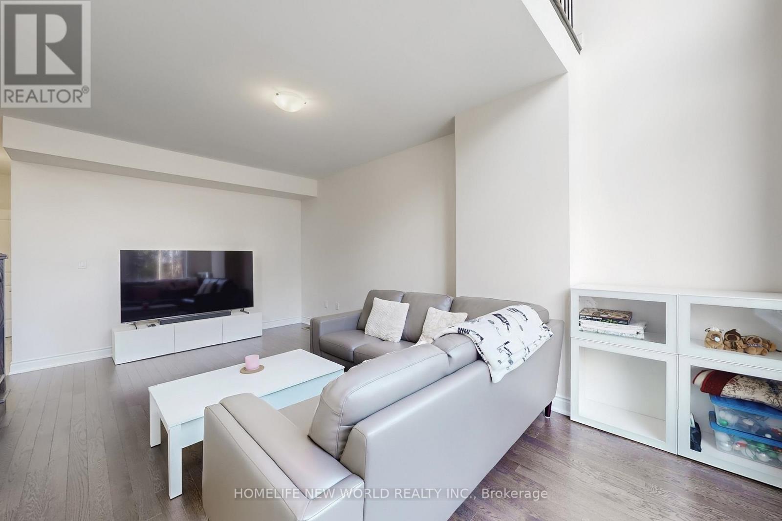 18 Bennington Road, Newmarket, Ontario  L3X 0M8 - Photo 6 - N13055296