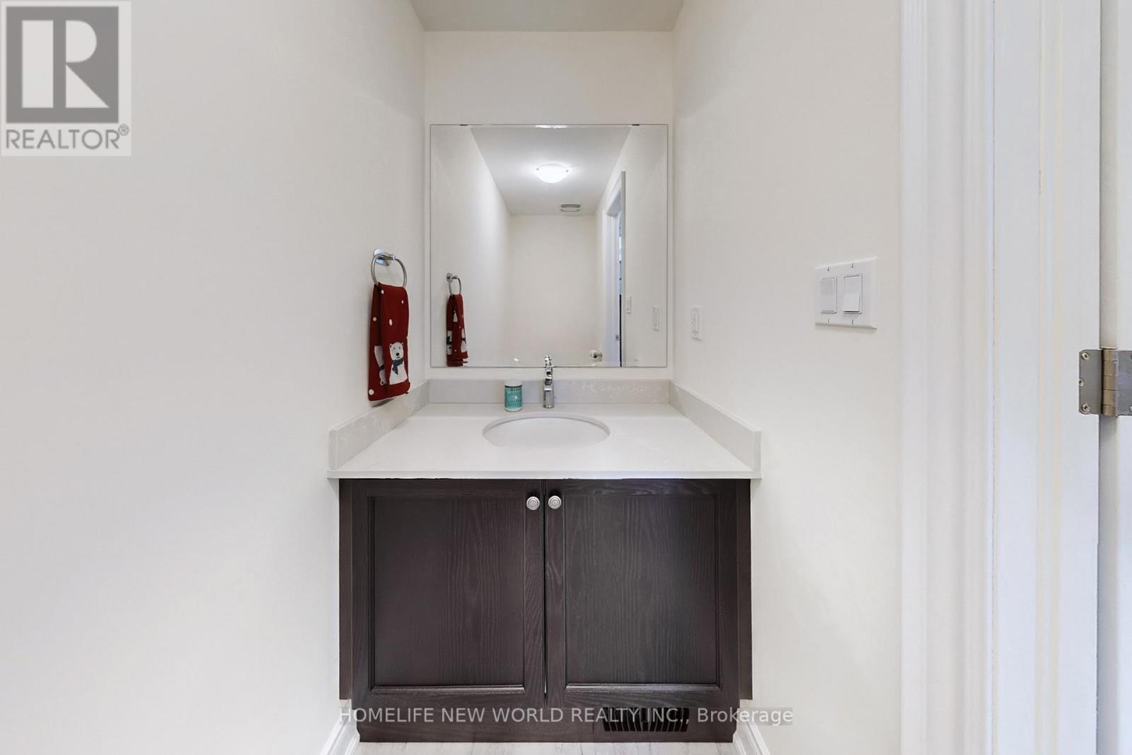 18 Bennington Road, Newmarket, Ontario  L3X 0M8 - Photo 8 - N13055296