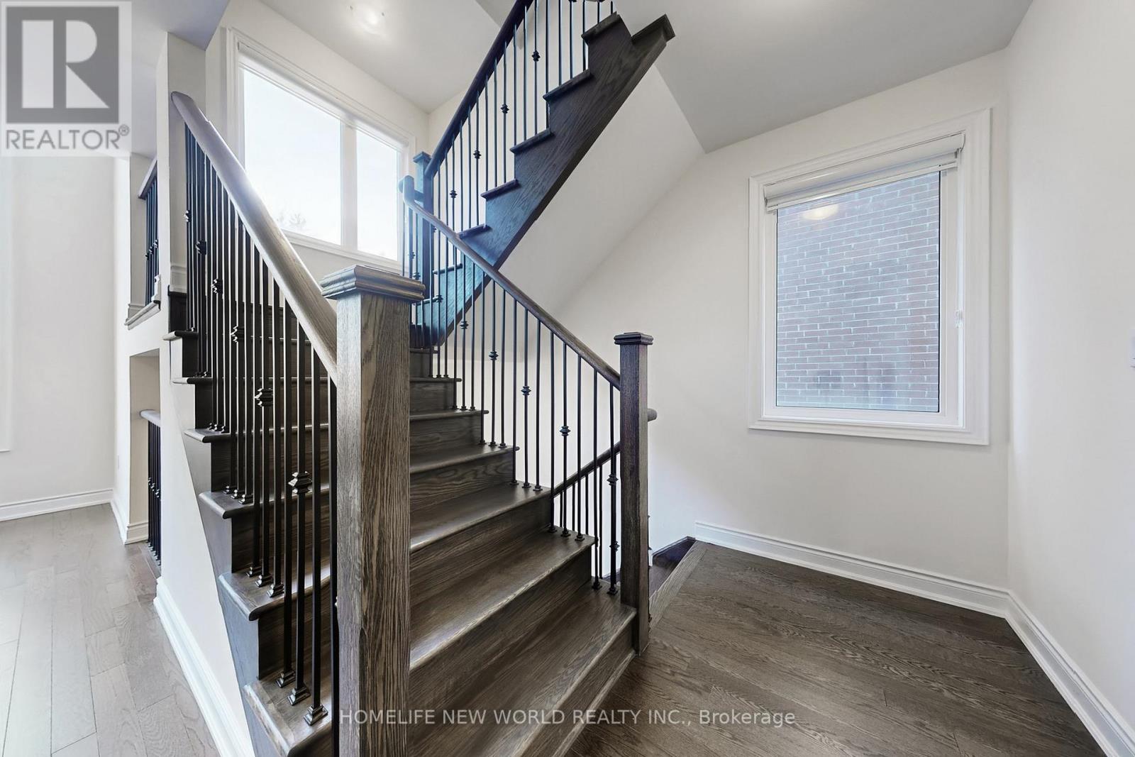 18 Bennington Road, Newmarket, Ontario  L3X 0M8 - Photo 9 - N13055296