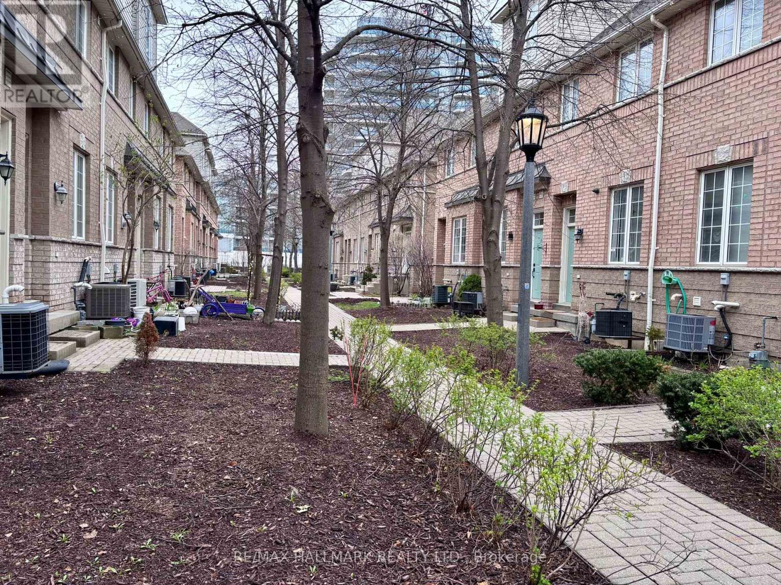 245 - 23 Observatory Lane, Richmond Hill (Harding), Ontario  L4C 0M7 - Photo 3 - N13055306