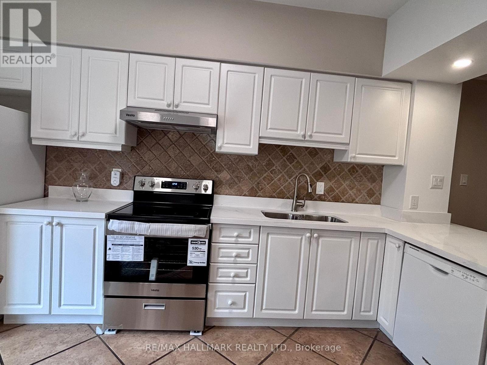 245 - 23 Observatory Lane, Richmond Hill (Harding), Ontario  L4C 0M7 - Photo 8 - N13055306