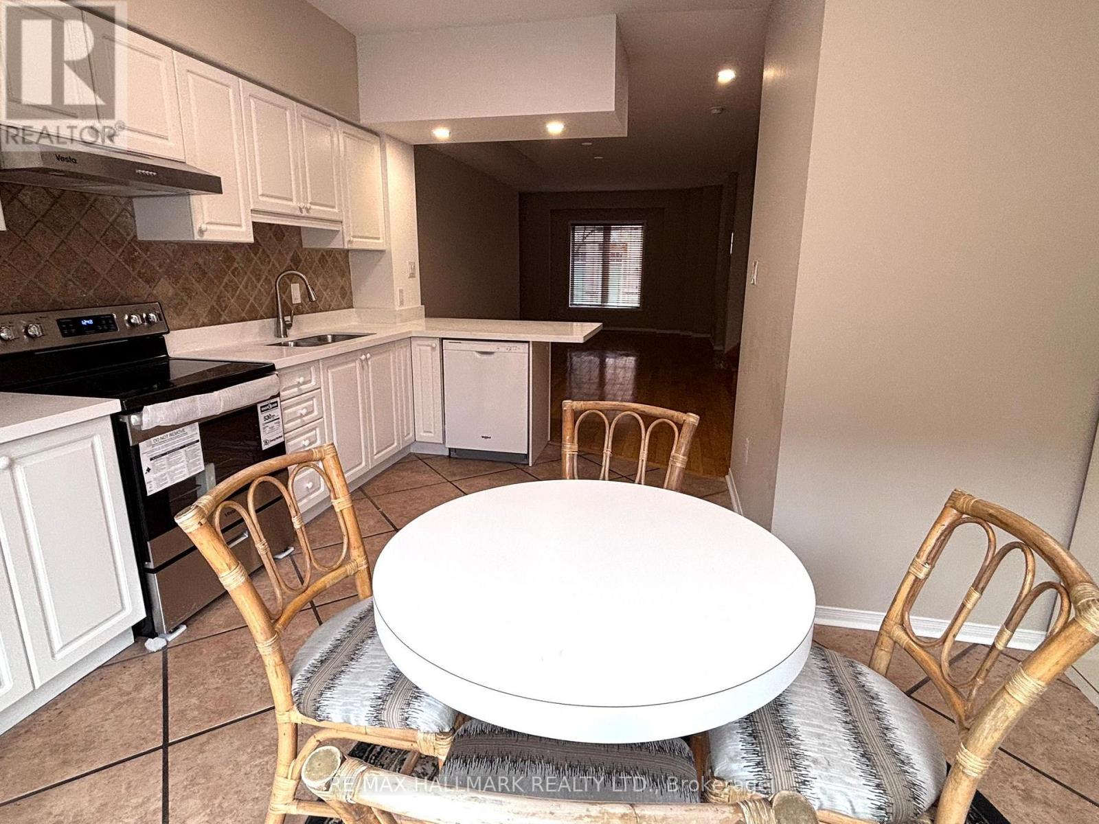 245 - 23 Observatory Lane, Richmond Hill (Harding), Ontario  L4C 0M7 - Photo 9 - N13055306