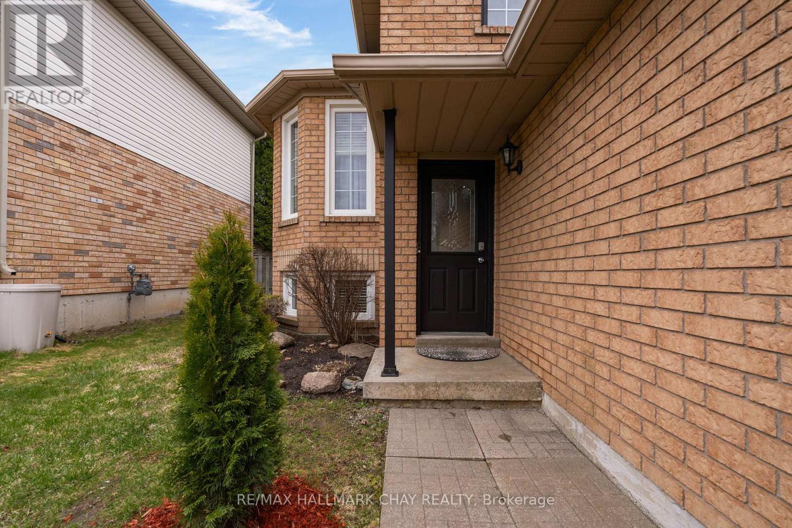 222 Wessenger Drive, Barrie, Ontario  L4N 8R4 - Photo 3 - S13055202