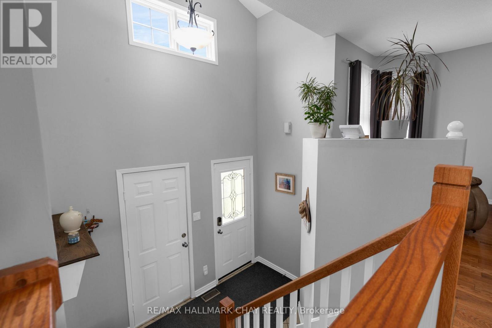 222 Wessenger Drive, Barrie, Ontario  L4N 8R4 - Photo 5 - S13055202