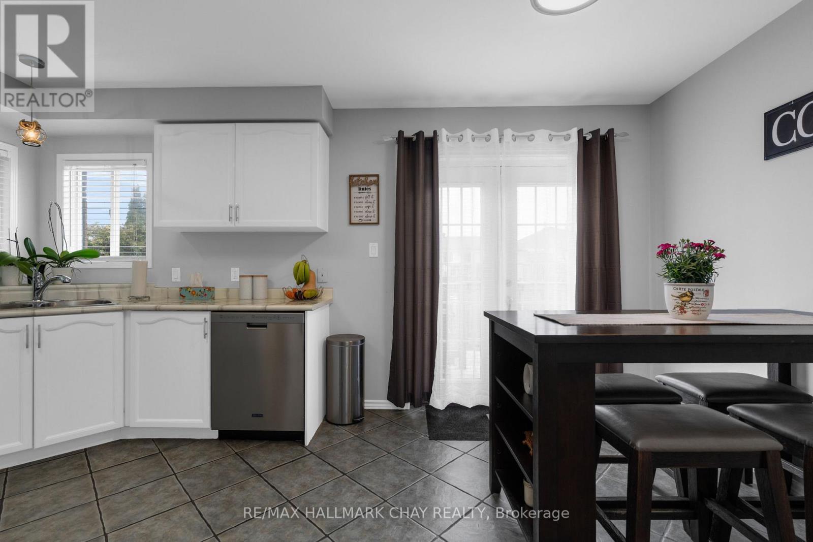 222 Wessenger Drive, Barrie, Ontario  L4N 8R4 - Photo 7 - S13055202