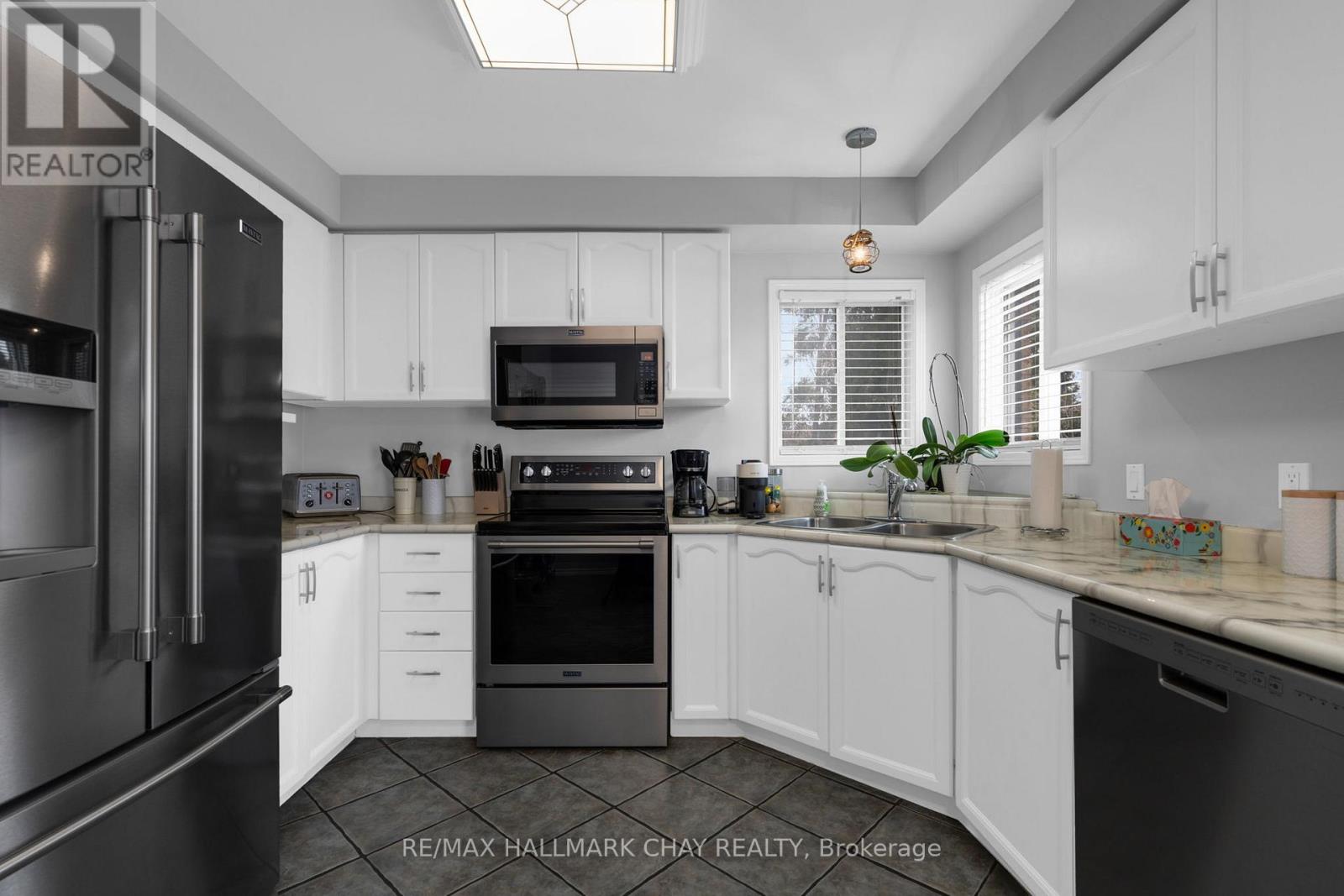 222 Wessenger Drive, Barrie, Ontario  L4N 8R4 - Photo 8 - S13055202