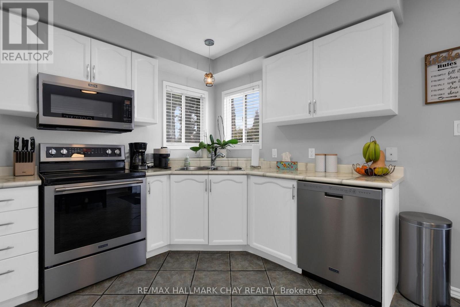 222 Wessenger Drive, Barrie, Ontario  L4N 8R4 - Photo 9 - S13055202