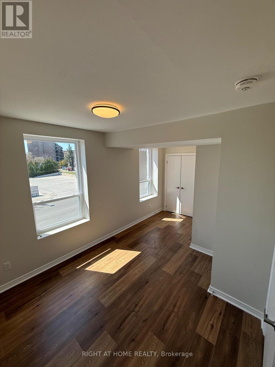 28 West Street N, Orillia, Ontario  L3V 5B8 - Photo 14 - S13055234