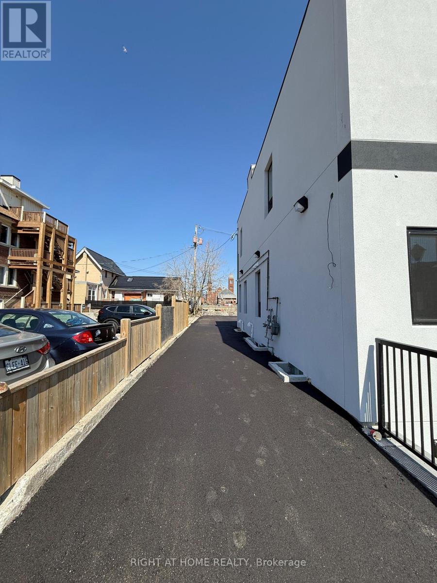 28 West Street N, Orillia, Ontario  L3V 5B8 - Photo 3 - S13055234