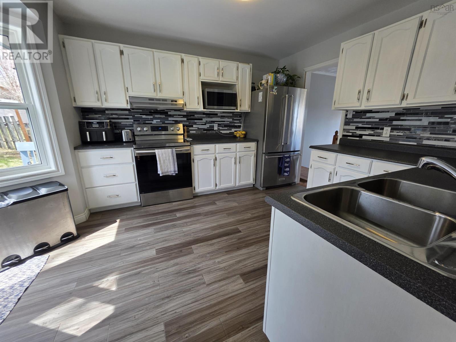 249 Auburn Drive, Cole Harbour, Nova Scotia  B2W 6E9 - Photo 3 - 202608878