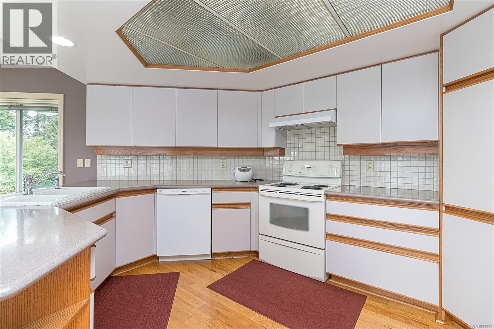 4569 Boulderwood Dr, Saanich, British Columbia  V8Y 3A5 - Photo 6 - 1033833