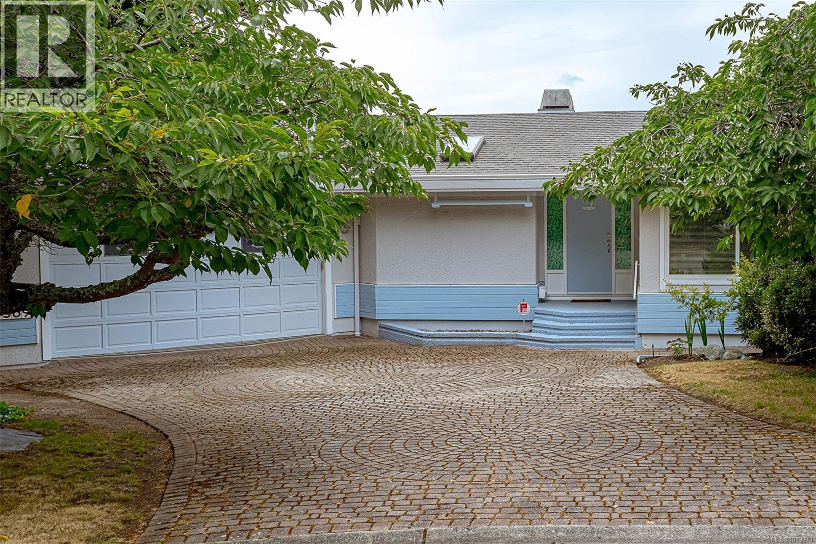 4569 Boulderwood Dr, Saanich, British Columbia  V8Y 3A5 - Photo 35 - 1033833