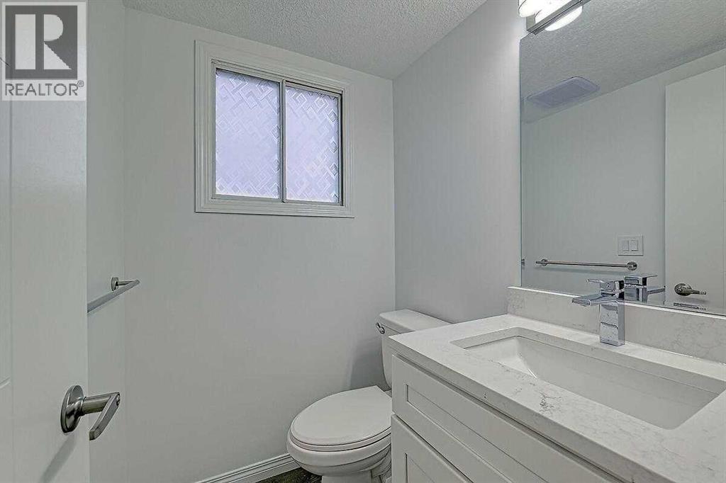 404 Pinehill Road NE, Calgary, Alberta  T1Y 2M6 - Photo 8 - A2287650