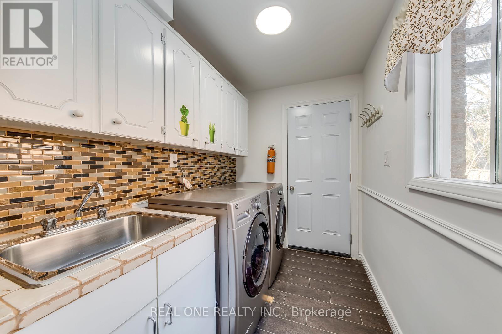 1585 Crombie Road, Mississauga, Ontario  L5J 4J1 - Photo 15 - W13055254