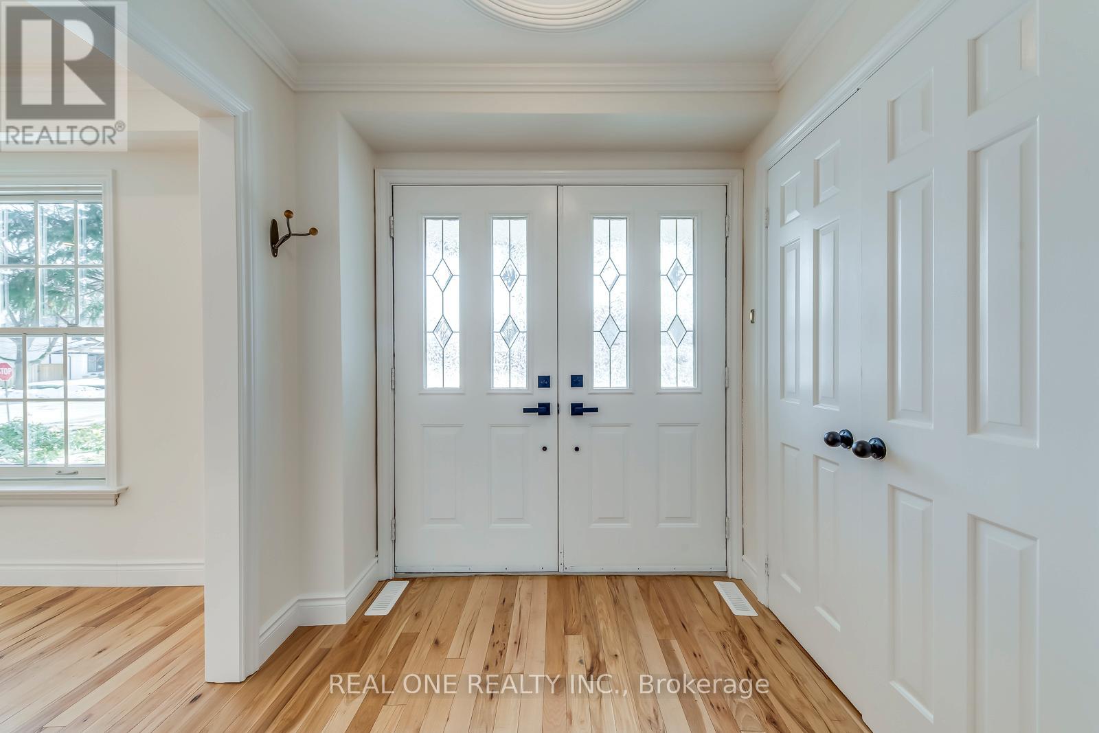 1585 Crombie Road, Mississauga, Ontario  L5J 4J1 - Photo 4 - W13055254