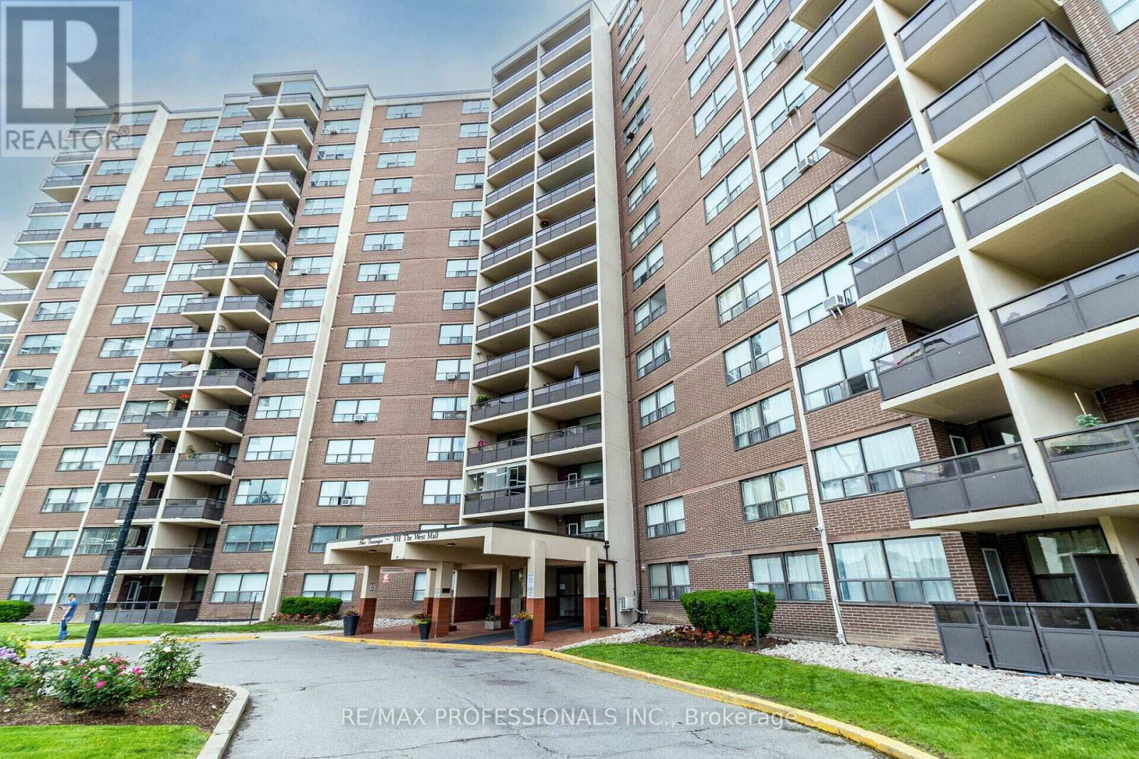 1618 - 551 The West Mall, Toronto, Ontario  M9C 1G7 - Photo 1 - W13055258