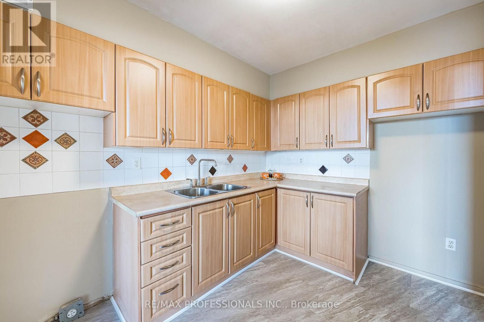 1618 - 551 The West Mall, Toronto, Ontario  M9C 1G7 - Photo 10 - W13055258