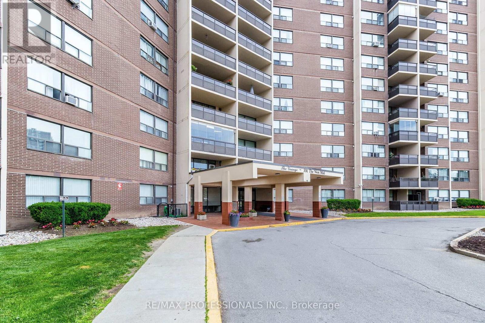 1618 - 551 The West Mall, Toronto, Ontario  M9C 1G7 - Photo 2 - W13055258