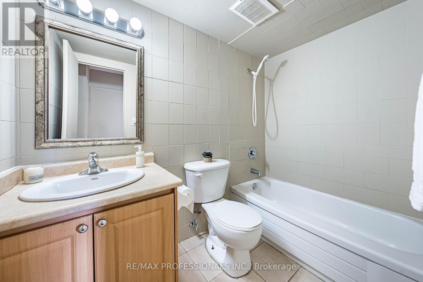 1618 - 551 The West Mall, Toronto, Ontario  M9C 1G7 - Photo 27 - W13055258