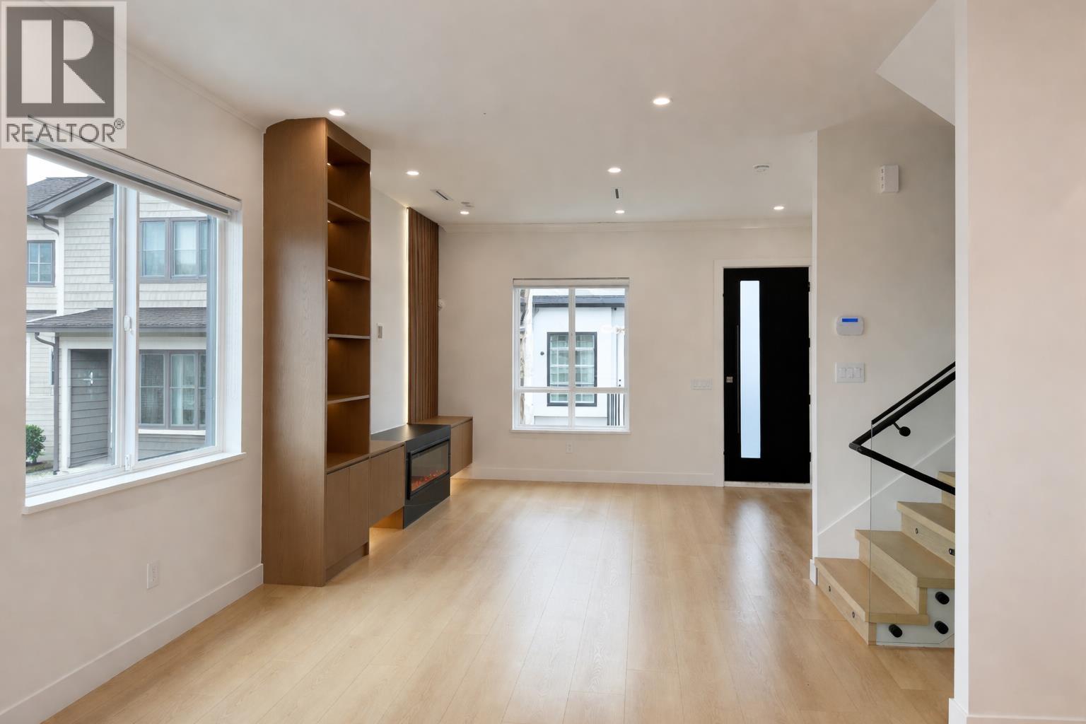 3 6692 Napier Street, Burnaby, British Columbia  V5B 2C3 - Photo 4 - R3098165