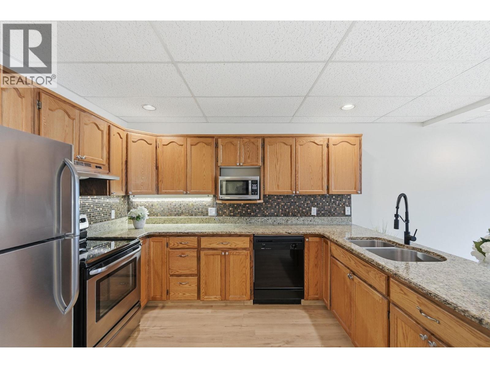 3610 Eagle Bay Road Unit# D, Eagle Bay, British Columbia  V0E 1T0 - Photo 11 - 10380174