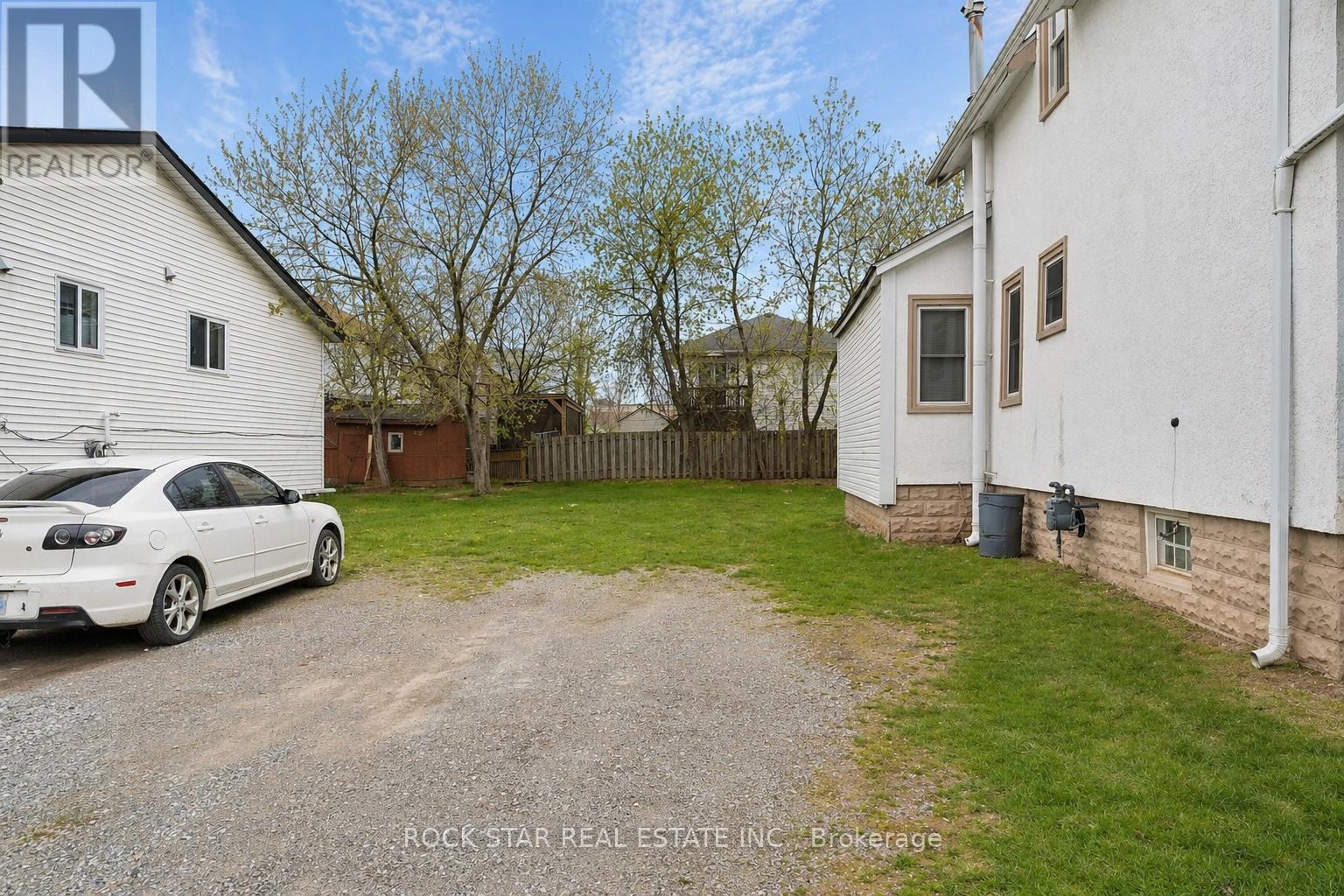 30 Albina Street, Welland, Ontario  L3C 1P3 - Photo 2 - X13055286