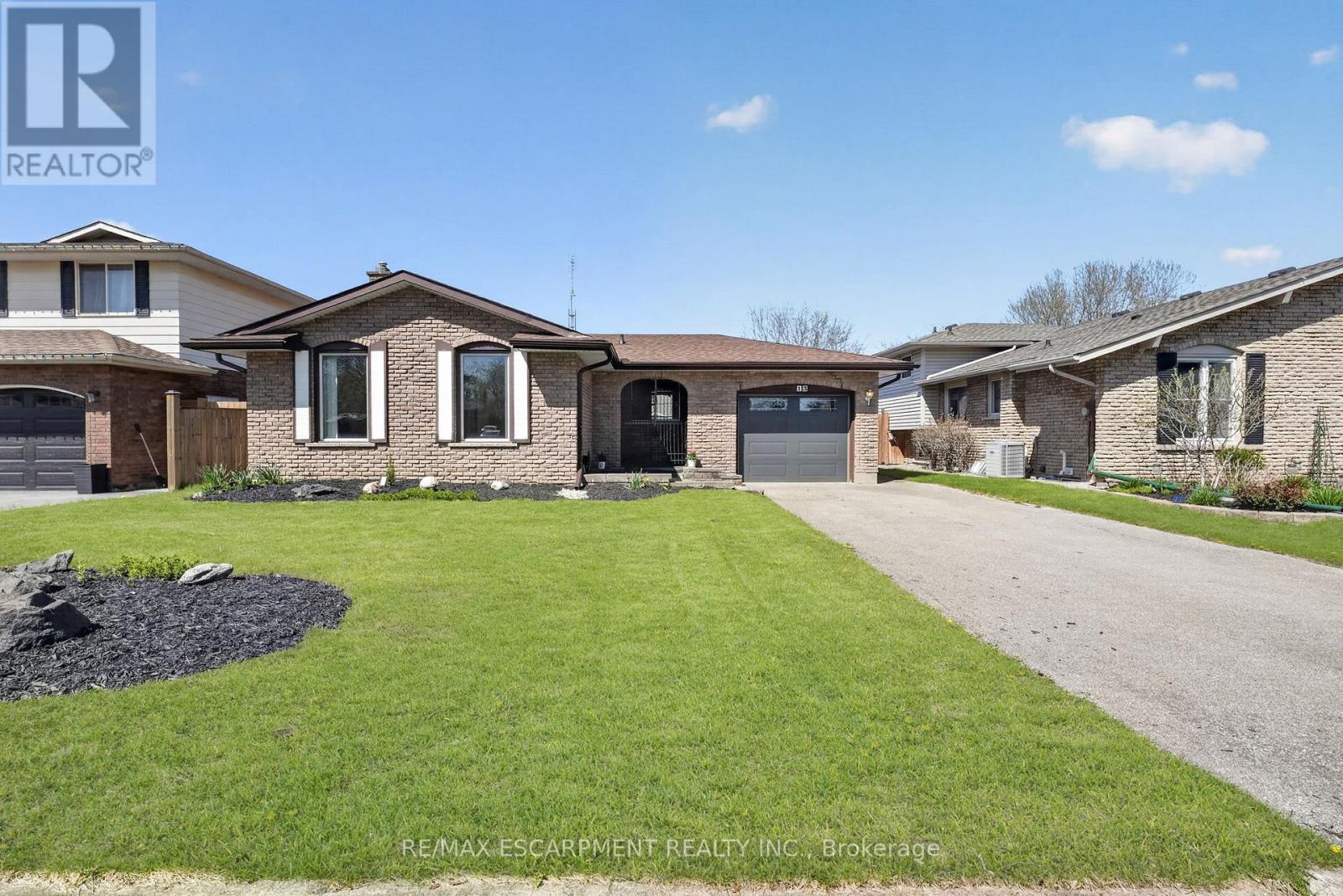 13 Cascade Court, St. Catharines, Ontario  L2P 1T5 - Photo 2 - X13055320