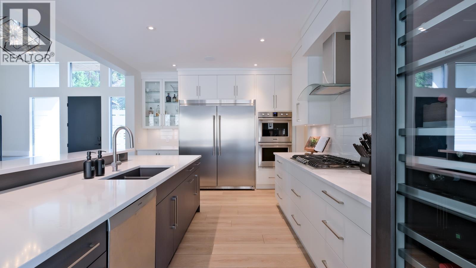 740 Pinehaven Court, Kelowna, British Columbia  V1V 2Y3 - Photo 8 - 10375961