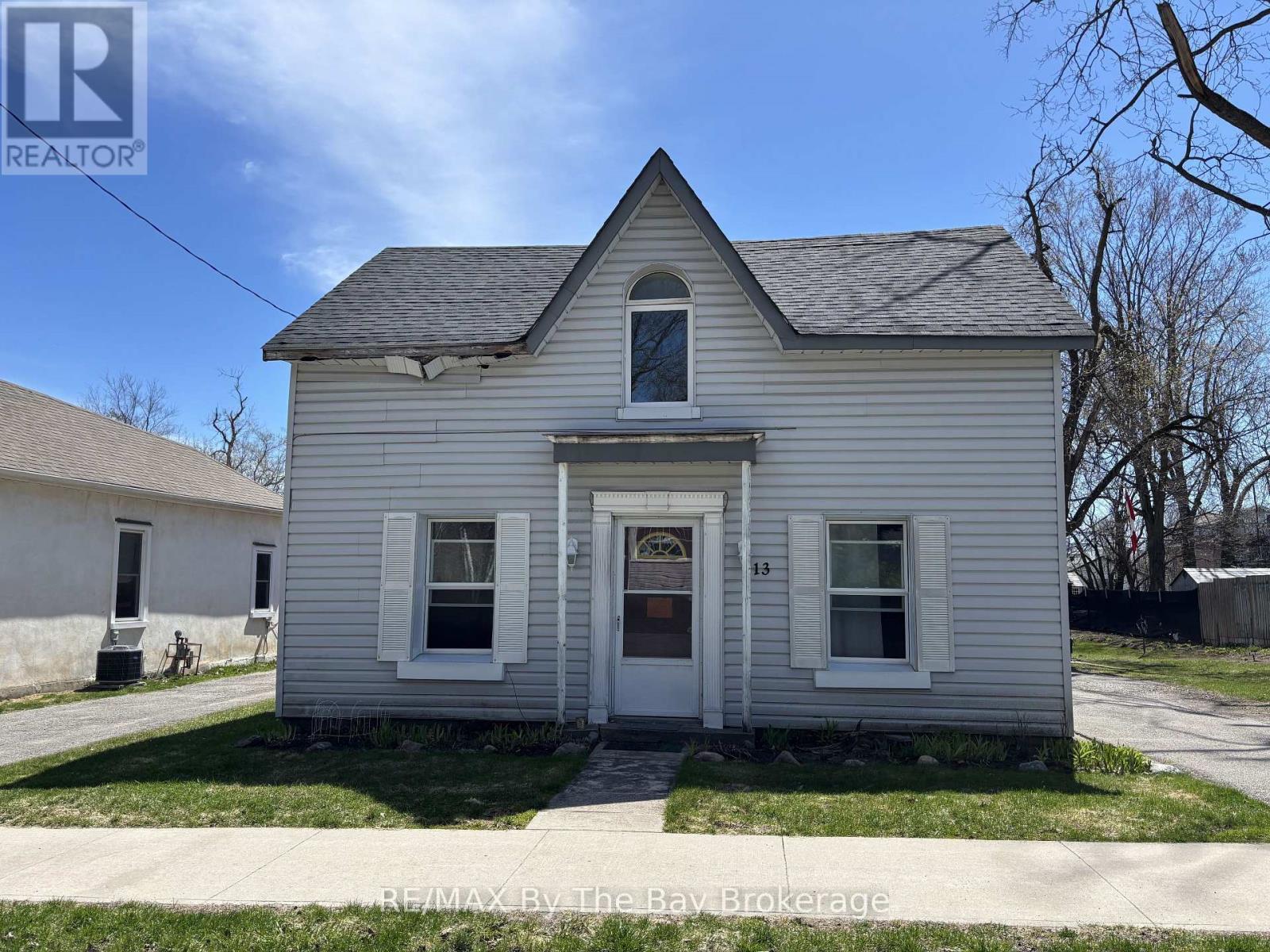 13 HENRY STREET, barrie (queen's park), Ontario