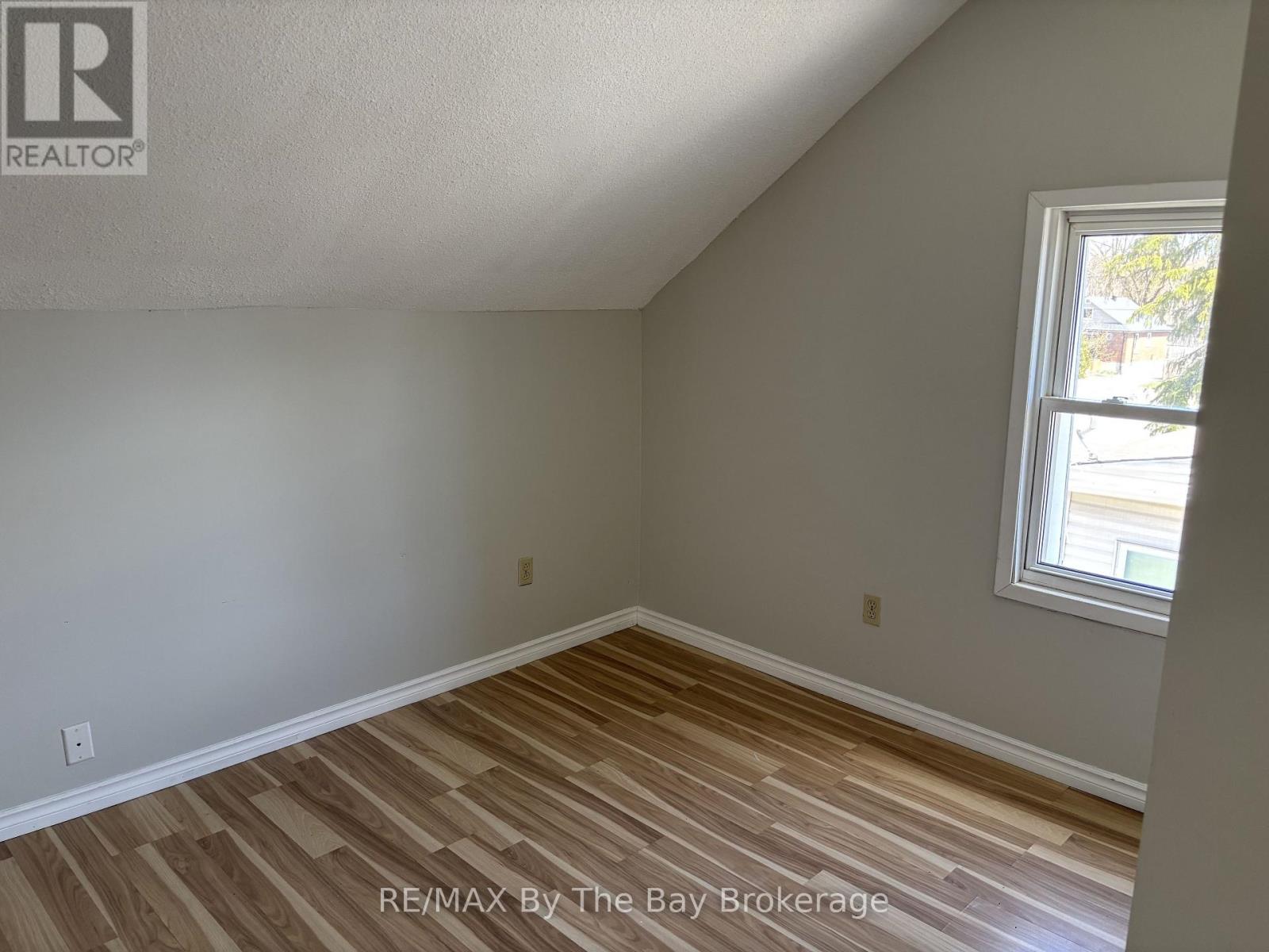 13 Henry Street, Barrie (Queen's Park), Ontario  L4N 1C5 - Photo 10 - S13055392