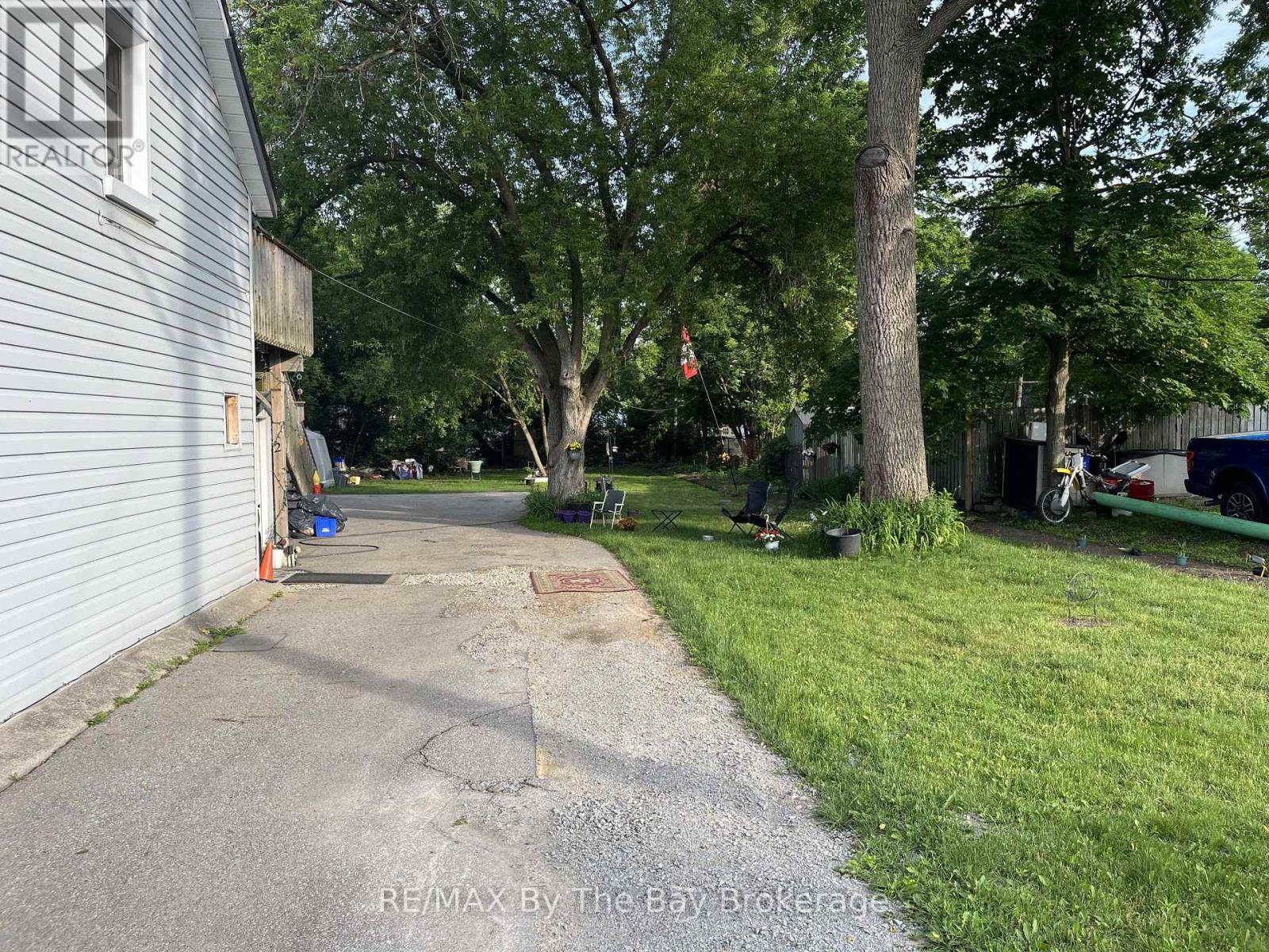 13 Henry Street, Barrie (Queen's Park), Ontario  L4N 1C5 - Photo 3 - S13055392