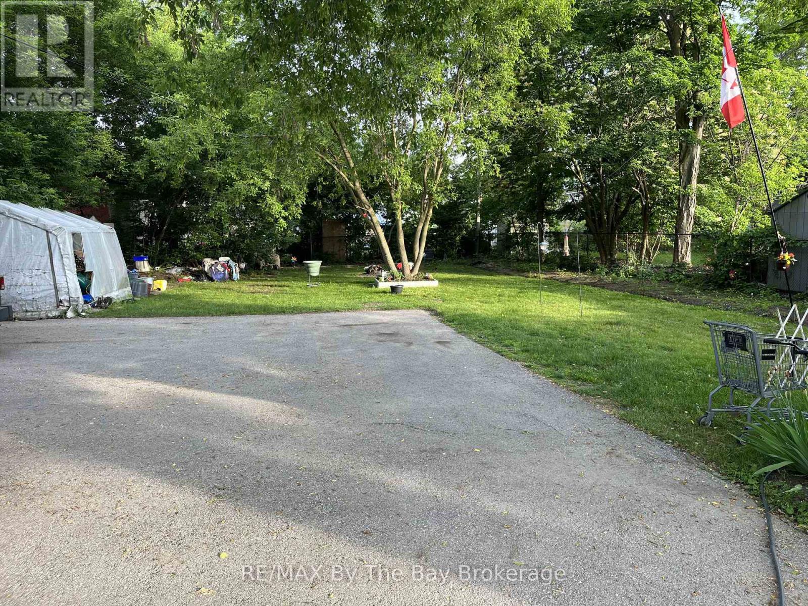 13 Henry Street, Barrie (Queen's Park), Ontario  L4N 1C5 - Photo 5 - S13055392