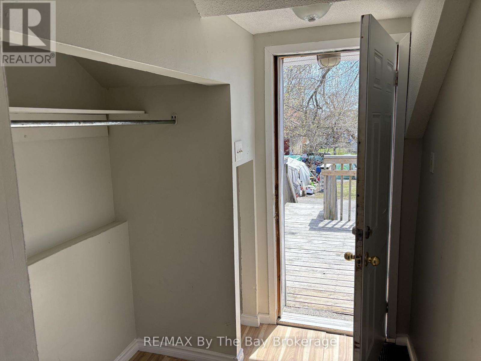 13 Henry Street, Barrie (Queen's Park), Ontario  L4N 1C5 - Photo 7 - S13055392