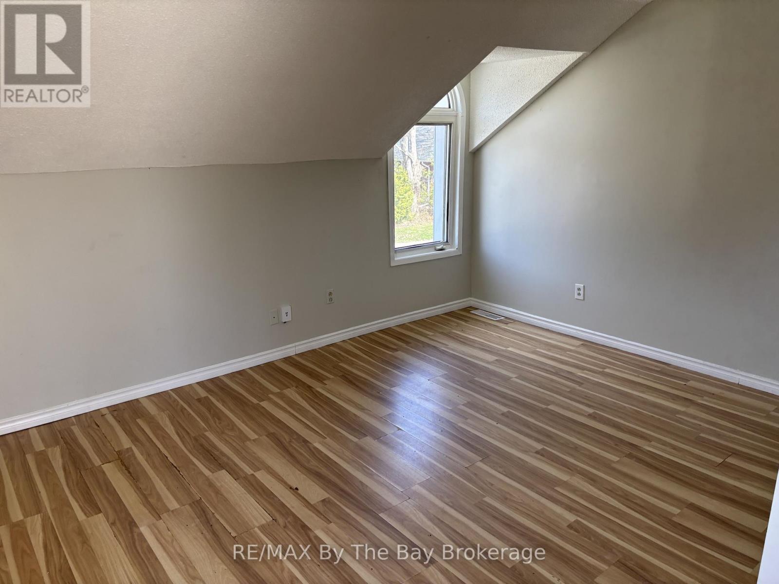 13 Henry Street, Barrie (Queen's Park), Ontario  L4N 1C5 - Photo 8 - S13055392