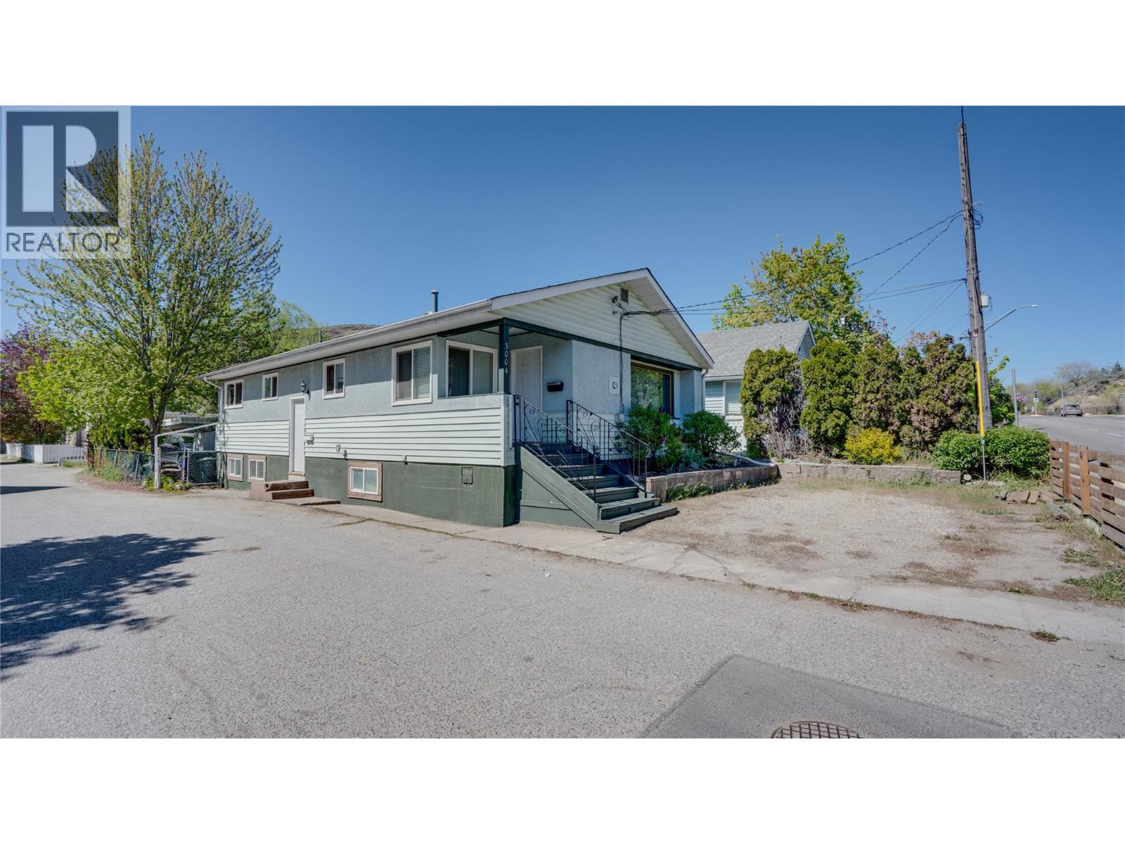 3004 37 Street, Vernon, British Columbia  V1T 6G5 - Photo 3 - 10385213
