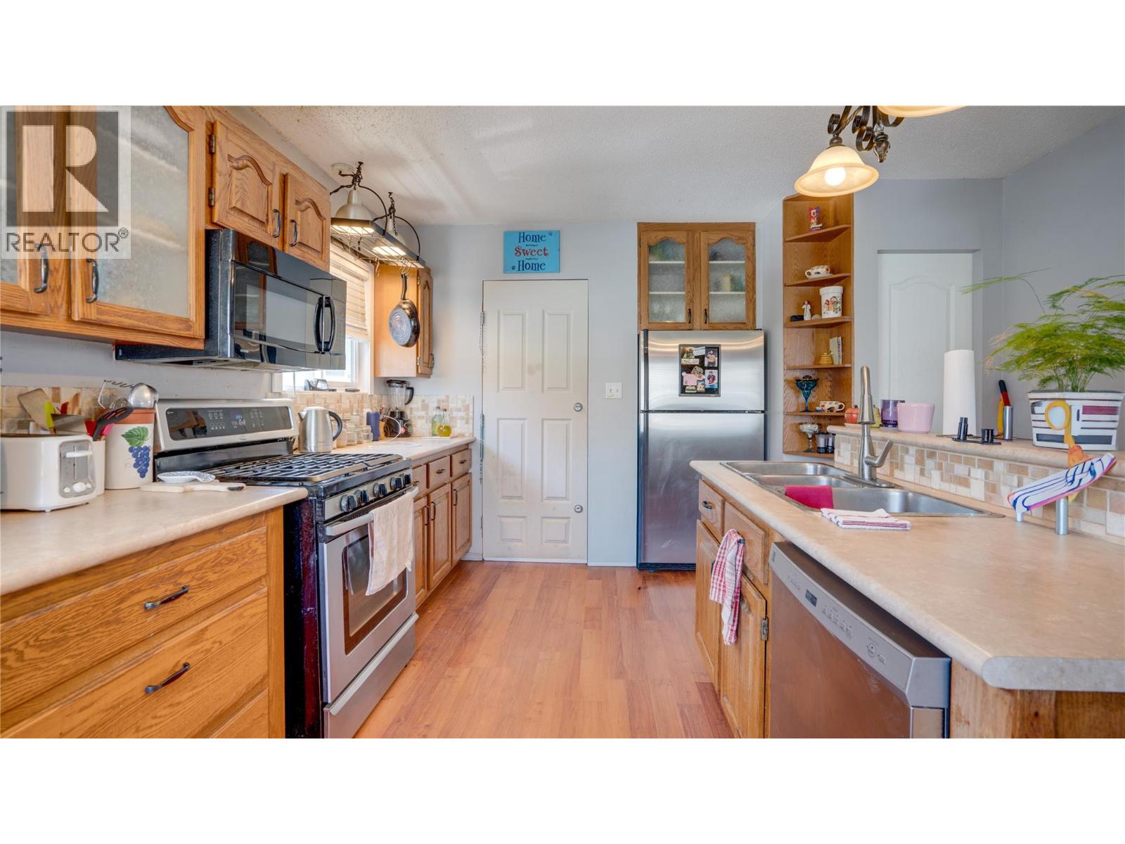 3004 37 Street, Vernon, British Columbia  V1T 6G5 - Photo 7 - 10385213