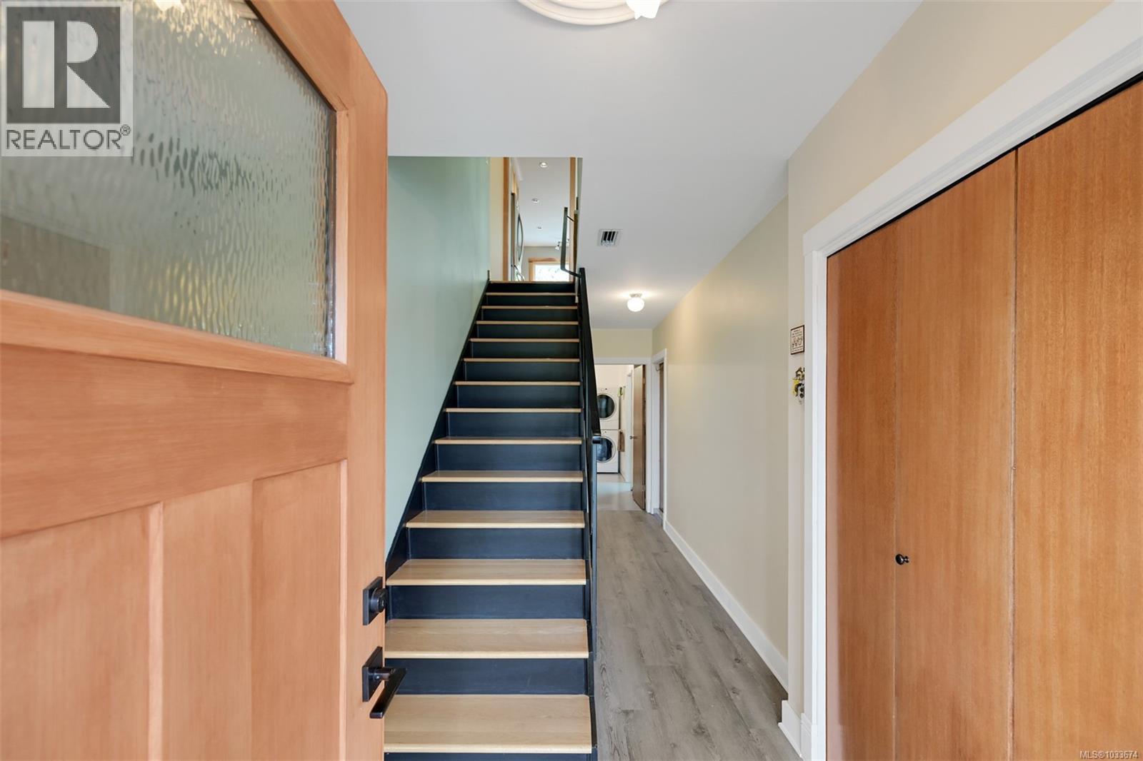 857 Rockheights Ave, Esquimalt, British Columbia  V9A 6J5 - Photo 3 - 1033674