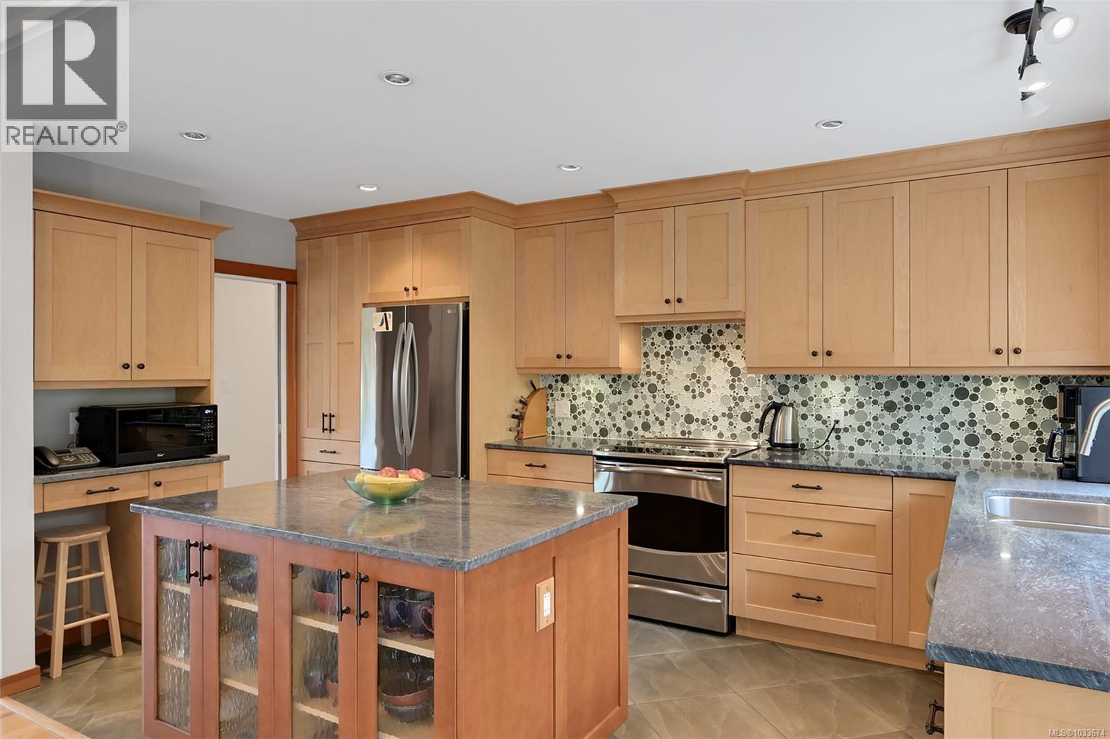 857 Rockheights Ave, Esquimalt, British Columbia  V9A 6J5 - Photo 12 - 1033674