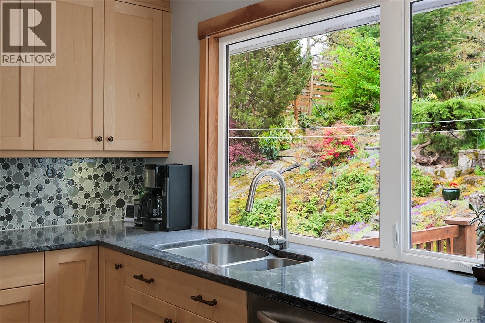 857 Rockheights Ave, Esquimalt, British Columbia  V9A 6J5 - Photo 16 - 1033674