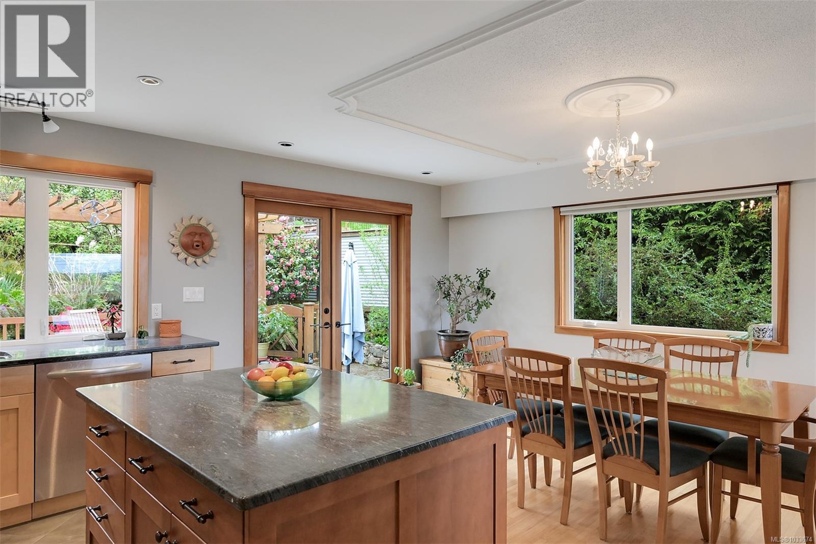 857 Rockheights Ave, Esquimalt, British Columbia  V9A 6J5 - Photo 17 - 1033674